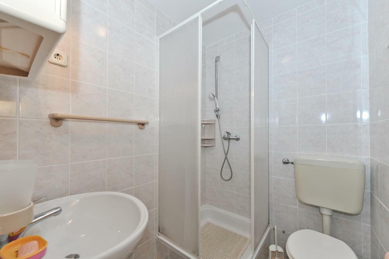 Gloria Apartment *
